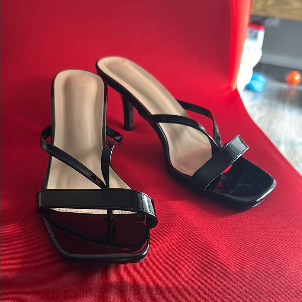 DIVA Lounge Glossy Black Strappy Heels